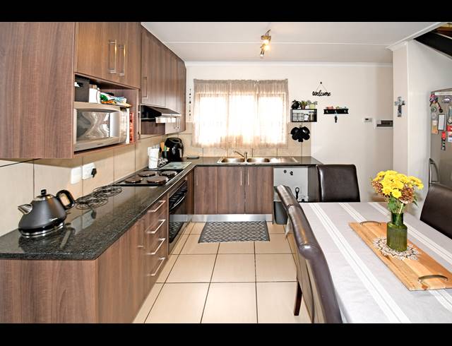 3 BEDROOM APARTMENT FOR SALE IN SUNNINGHILL